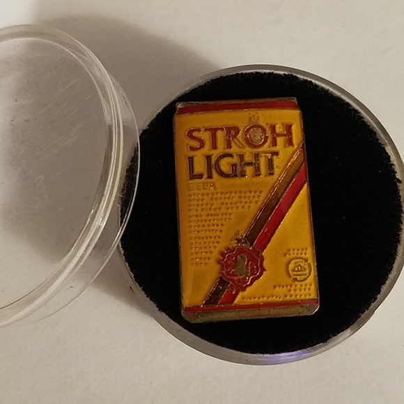 Vintage Stroh Light Beer enamel pin - Picture 2 of 4